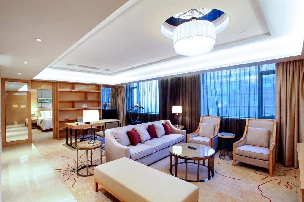 Сьюит (Представительский люкс - Для некурящих), Holiday Inn Chengdu Oriental Plaza