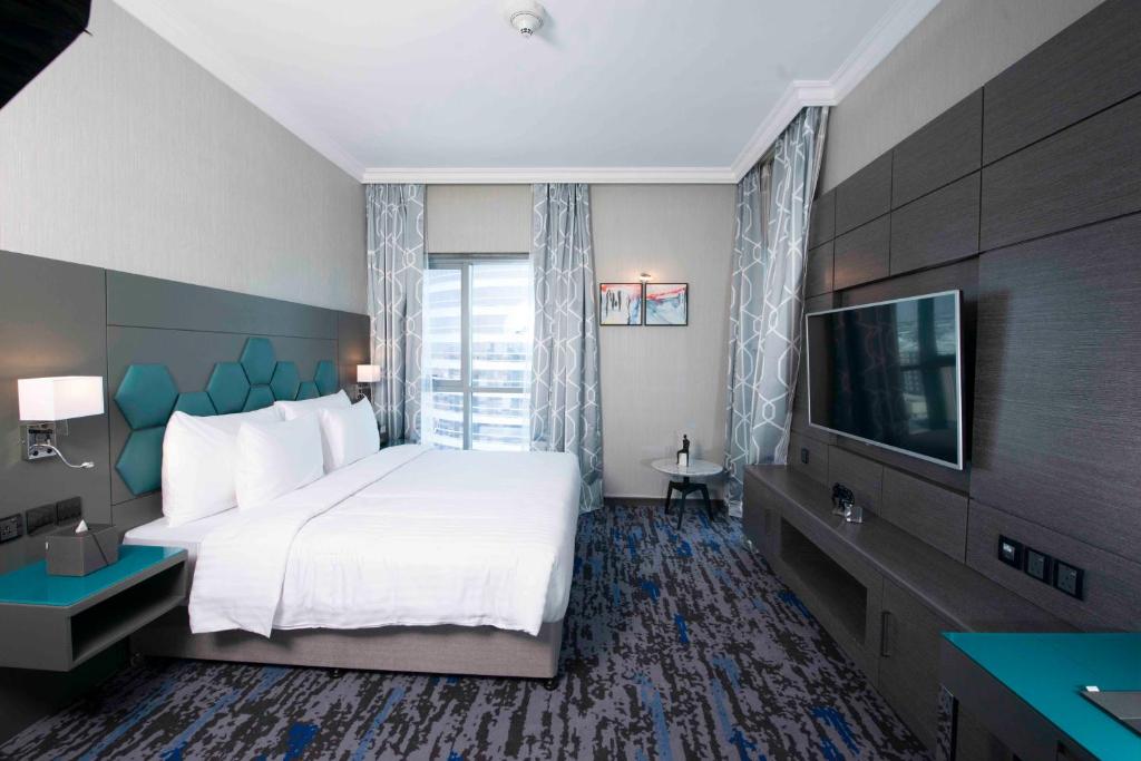 Двухместный (Номер Делюкс с кроватью размера «king-size») отеля Edge Creekside Hotel, Дубай