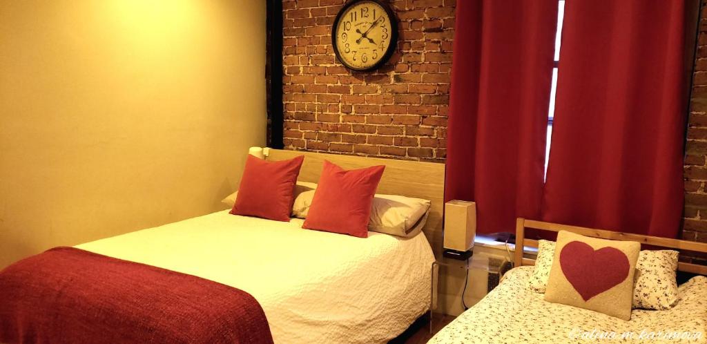 Студио (Апартаменты-студио City с двуспальной кроватью и 2 отдельными кроватями) апарт-отеля The Nomad Suites, Нью-Йорк
