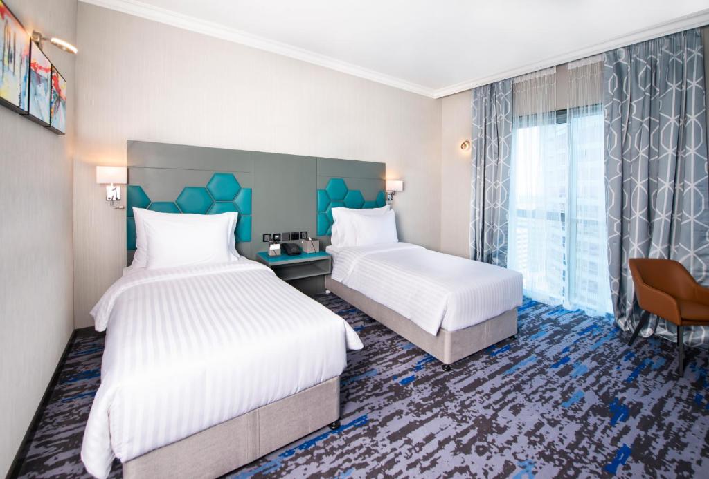 Двухместный (Двухместный номер Делюкс с 2 отдельными кроватями) отеля Edge Creekside Hotel, Дубай