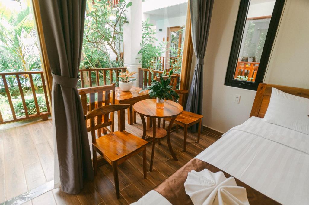 Семейный (Улучшенный семейный номер) курортного отеля La Nube Residence, Дуонг-Донг