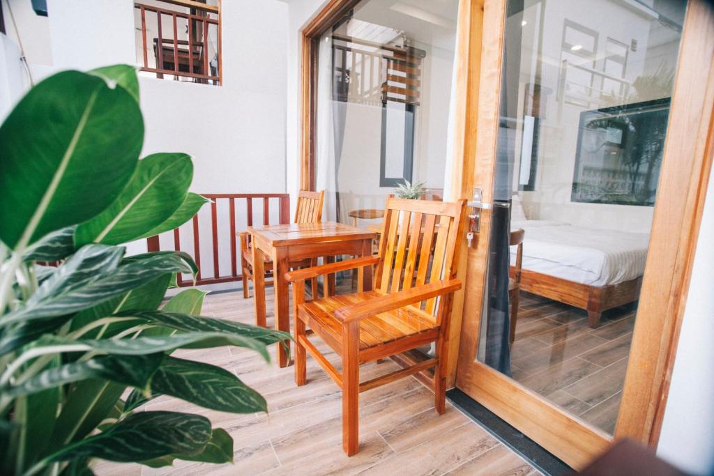 Двухместный (Улучшенный двухместный номер с 1 кроватью) курортного отеля La Nube Residence, Дуонг-Донг