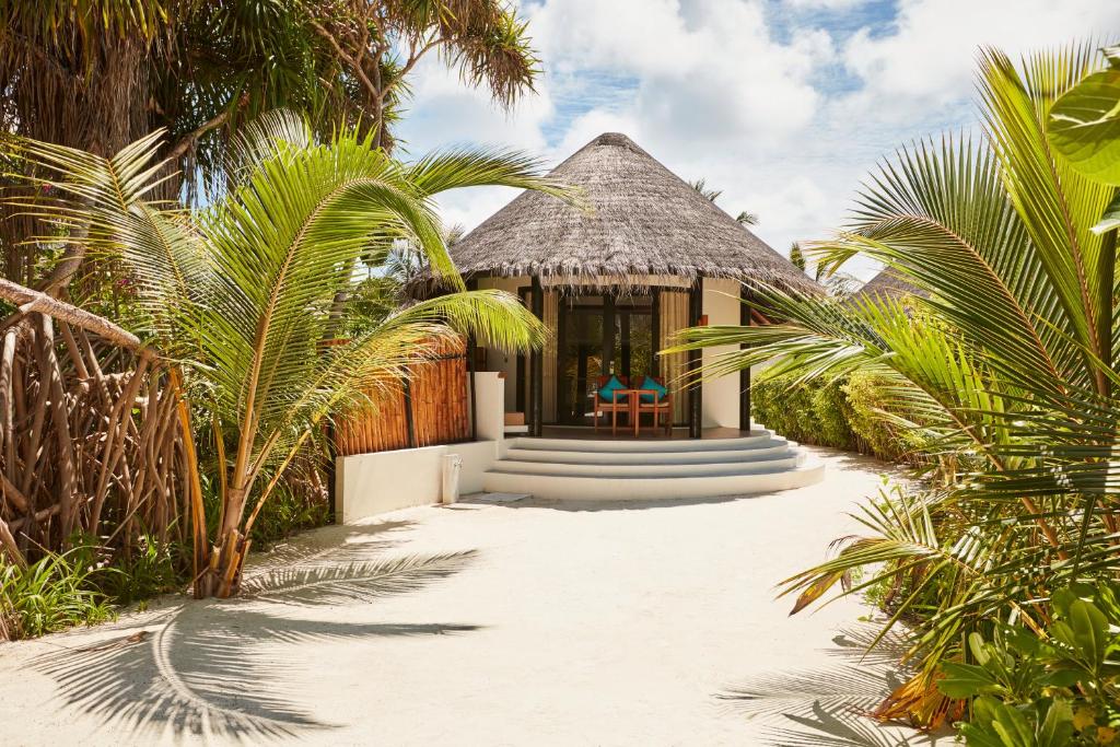 Двухместный (Люкс на пляже Делюкс) курортного отеля The Sun Siyam Iru Fushi Luxury Resort Maldives, Медафуши