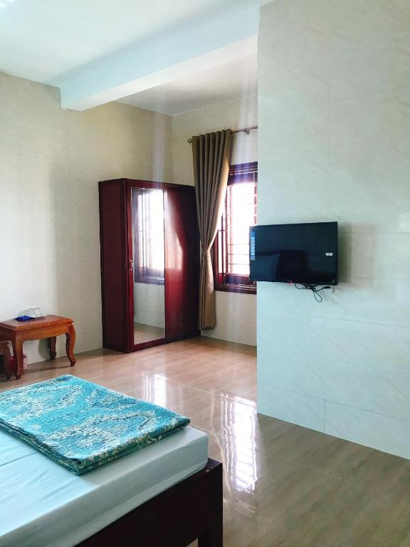 Двухместный (Двухместный номер с 2 отдельными кроватями и собственной ванной комнатой) отеля Nhà nghỉ Hoàng Tuấn 5, Винь