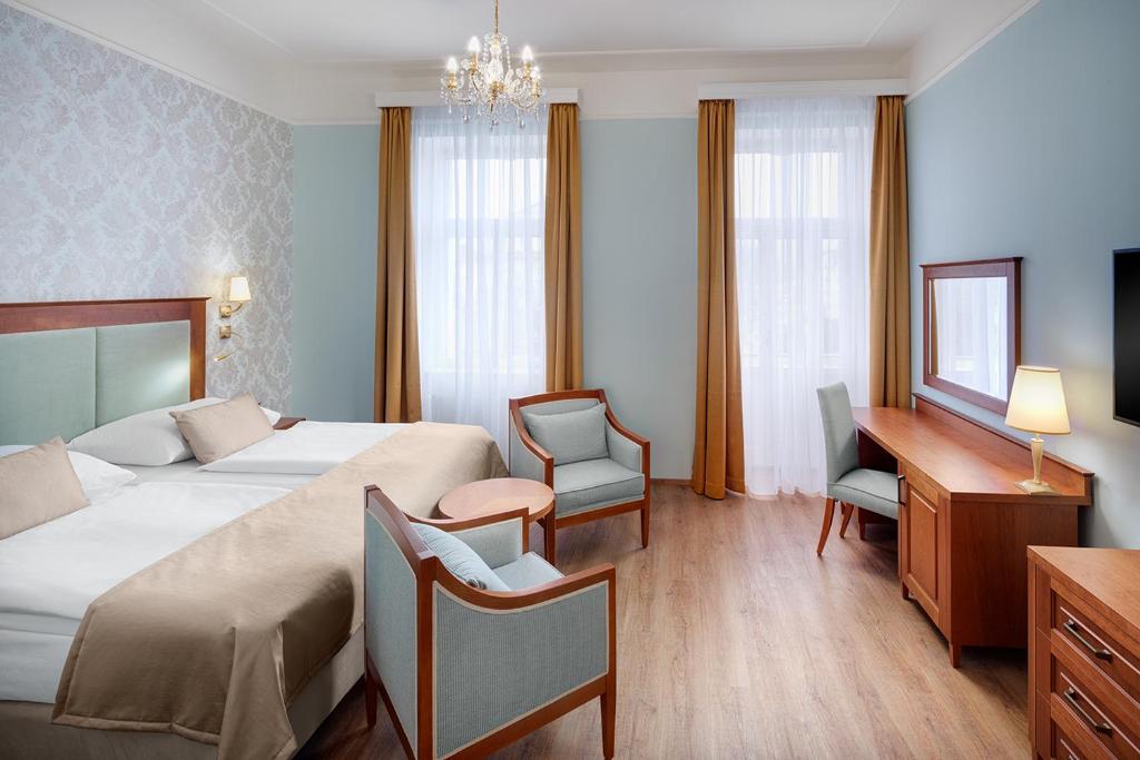 Двухместный (Улучшенный двухместный номер с 2 отдельными кроватями) отеля Hvězda-Imperial-Neapol, Марианские Лазне