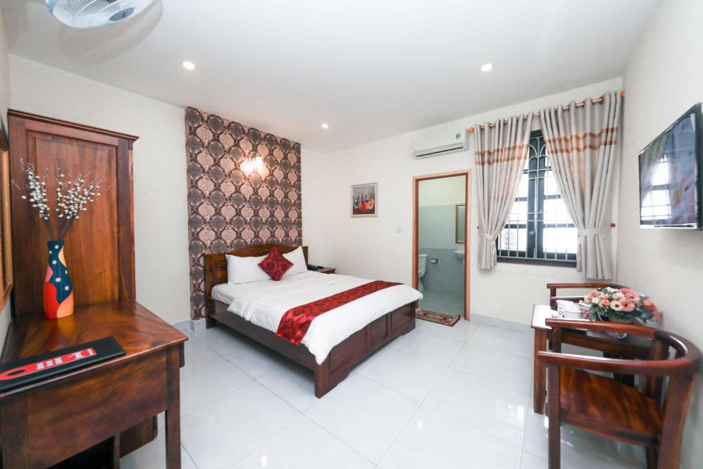 Двухместный (Улучшенный двухместный номер с 1 кроватью) отеля Huy Hoang 2 Hotel, Хошимин