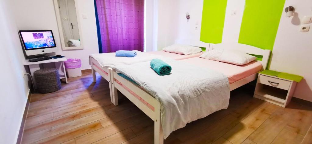 Двухместный (Стандартный двухместный номер с 2 отдельными кроватями) хостела CroParadise Green Hostel, Сплит