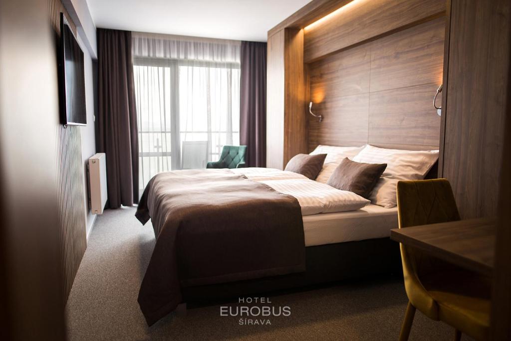 Двухместный (Двухместный номер с 1 кроватью и балконом) отеля Hotel Eurobus, Михаловце