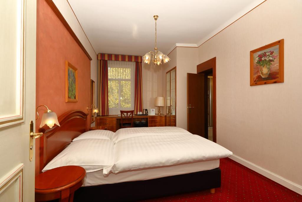 Двухместный (Небольшой двухместный номер с 1 кроватью) отеля Soldanella, Санкт-Мориц