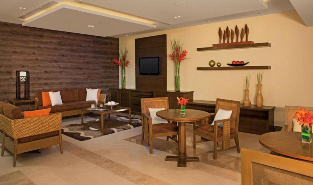 Сьюит (Привилегированный клубный полулюкс с кроватью размера «king-size», вид на сад) курортного отеля Now Amber Resort & SPA, Пуэрто-Вальярта