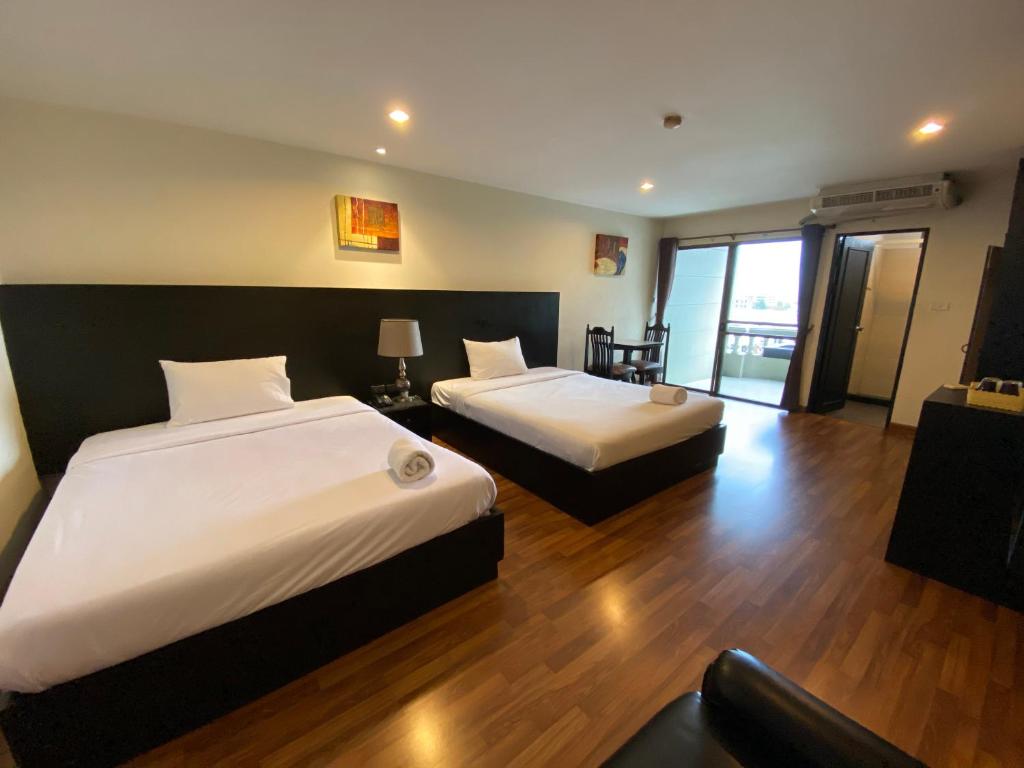 Сьюит (Улучшенный люкс с 2 кроватями размера «queen-size») отеля Boss Residence, Бангкок