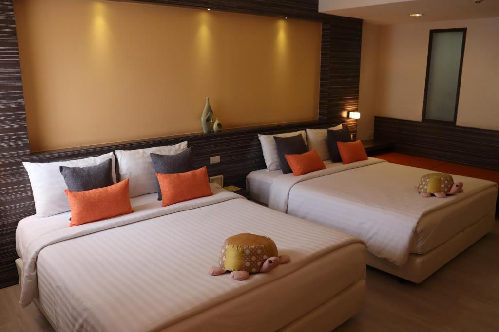 Семейный (Семейный номер с 2 кроватями размера «queen-size») отеля Bossotel Bangkok, Бангкок