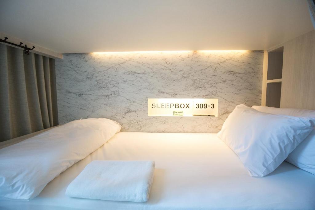 Двухместный (Двухместный номер с 2 отдельными кроватями) хостела Sleepbox Sukhumvit 22 Hostel, Бангкок