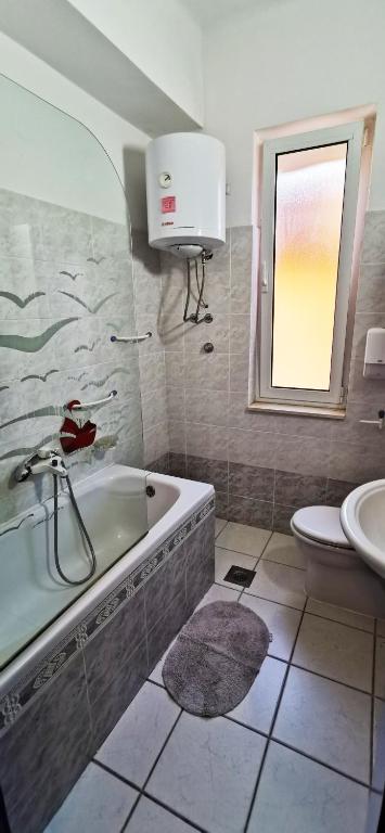 Трехместный (Трехместный номер с общим туалетом) хостела CroParadise Green Hostel, Сплит
