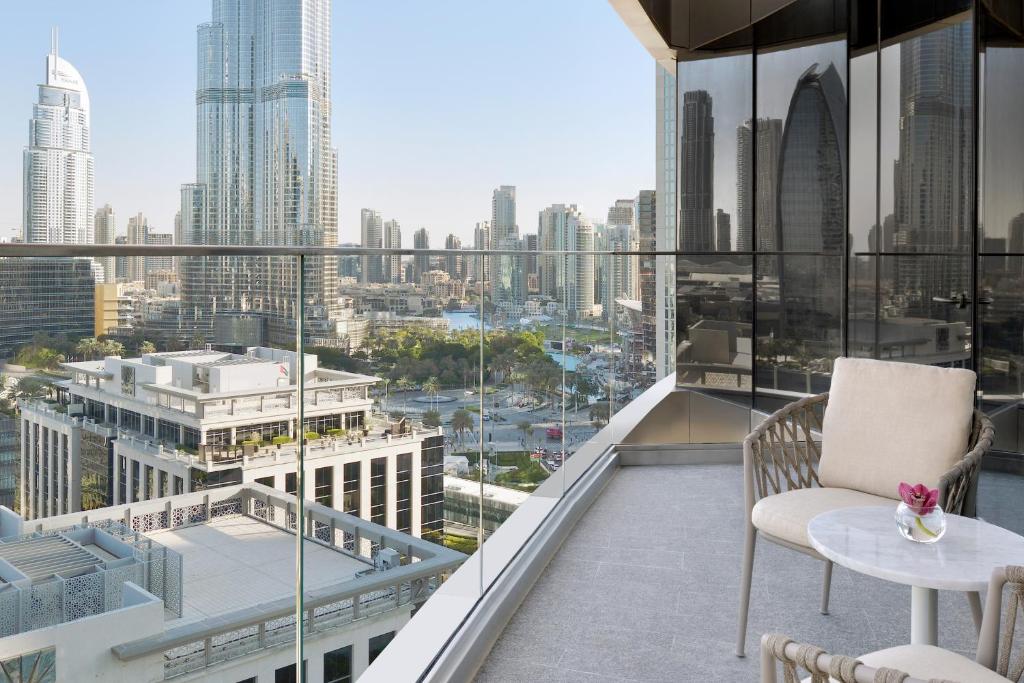 Двухместный (Клубный номер с видом на Бурдж-Халифу) отеля Address Sky View, Дубай