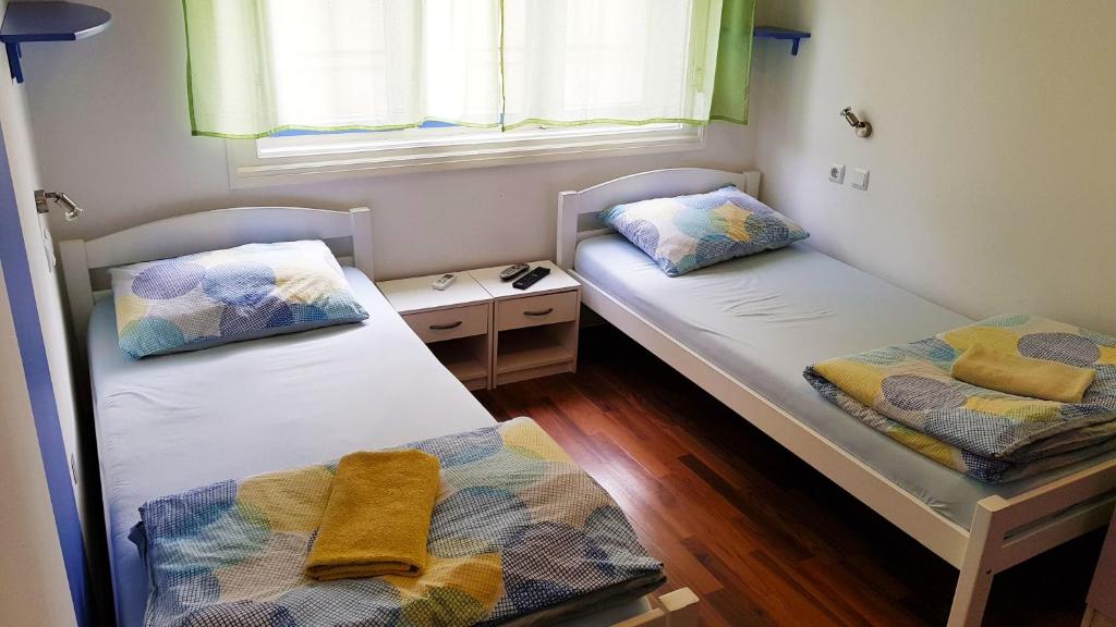 Двухместный (Двухместный номер с 2 отдельными кроватями и общим туалетом) хостела CroParadise Green Hostel, Сплит