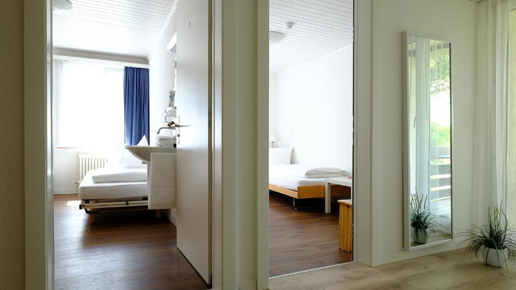 Двухместный (Двухместный номер с 1 кроватью и общей ванной комнатой) отеля Hotel Frieden, Давос