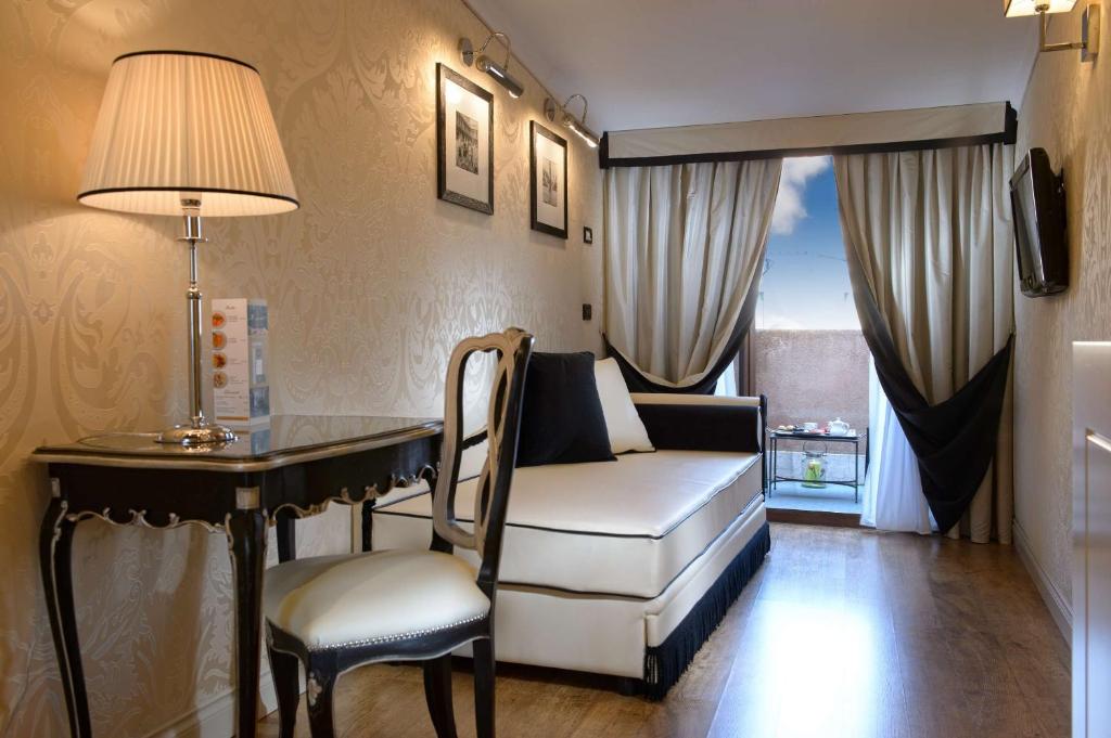 Двухместный (Premium Queen Room with Queen Bed - Non-Smoking), Hotel Olimpia Venezia