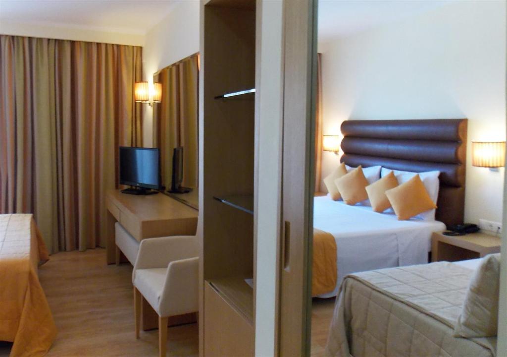 Двухместный (Представительский номер с кроватью размера «king-size») отеля Best Western Galaxy Hotel, Лаганас