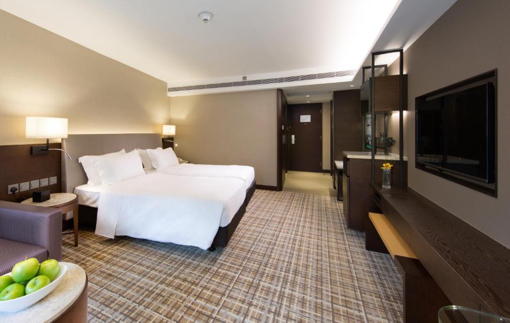 Двухместный (Специальное предложение - Номер с видом на город и завтраком для 2 человек) отеля New World Millennium Hong Kong Hotel, Гонконг (город)
