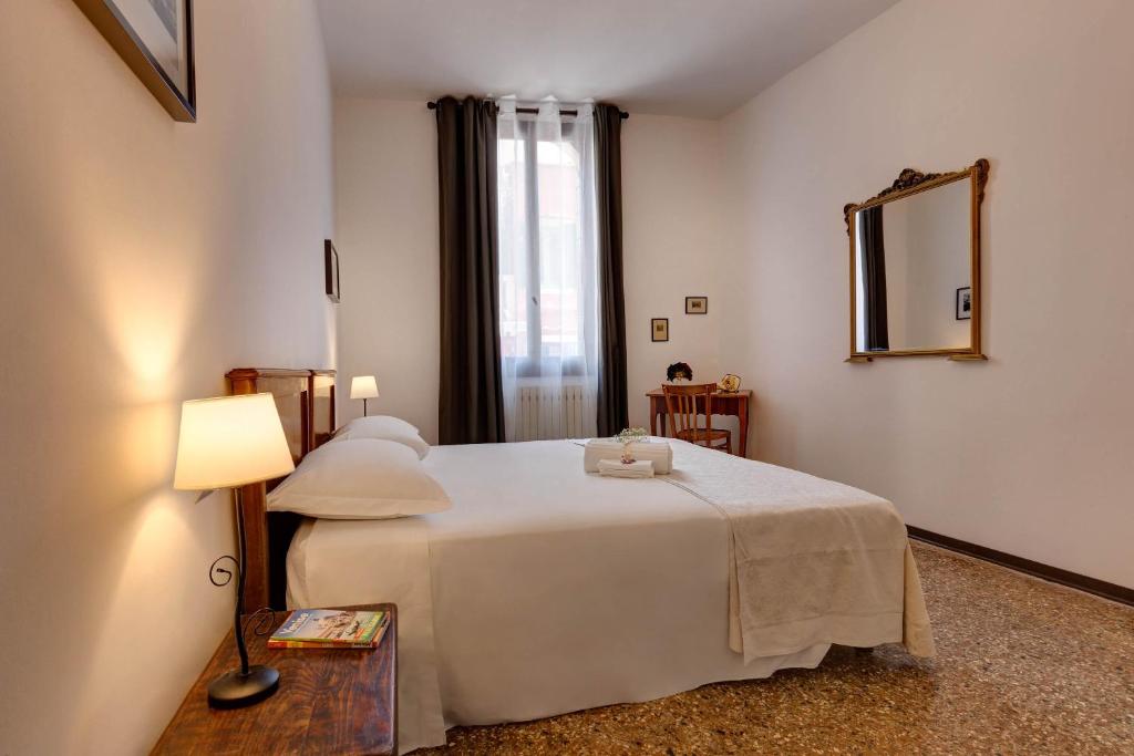 Апартаменты (Апартаменты с 2 спальнями) отеля Hotel San Samuele, Венеция