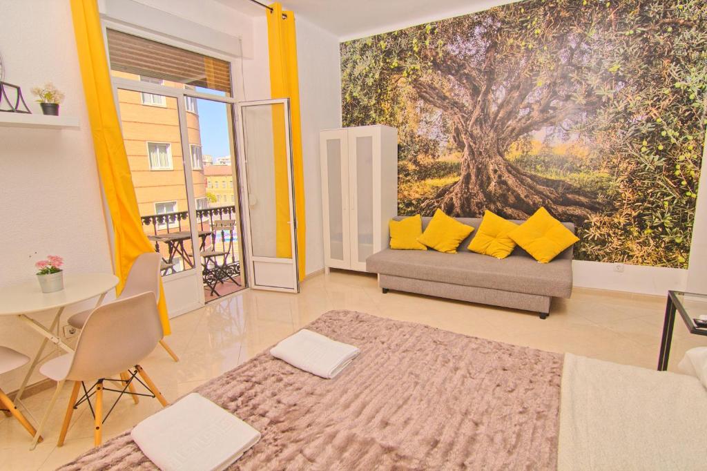 Семейный (Семейный номер с балконом) семейного отеля Low cost room & Balcony - Malaga, Малага