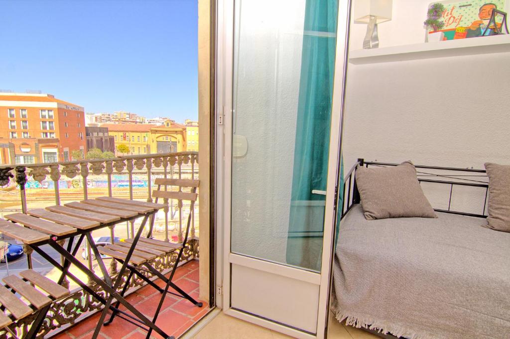 Двухместный (Двухместный номер с 2 отдельными кроватями и балконом) семейного отеля Low cost room & Balcony - Malaga, Малага