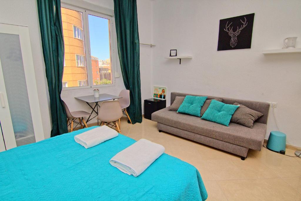 Low cost room Mercado Malaga