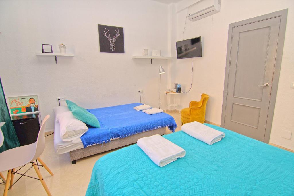 Семейный (Семейный номер с общей ванной комнатой), Low cost room Mercado Malaga