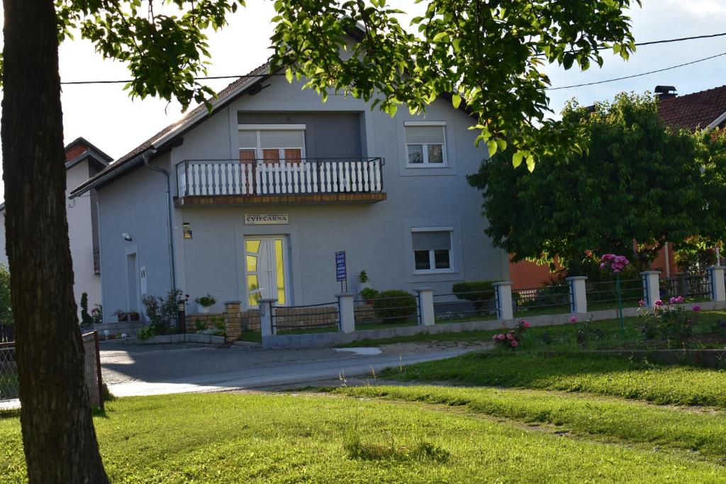 Двухместный (Двухместный номер с 1 кроватью, вид на сад) гостевого дома House Burić, Оточаца