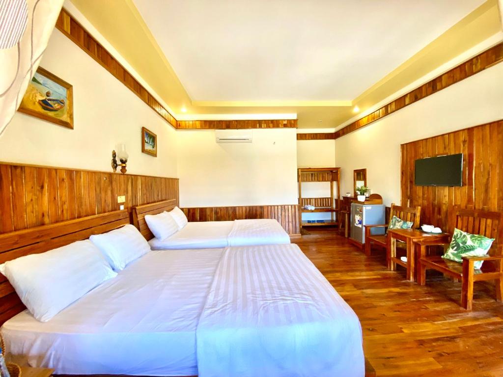 Двухместный (Улучшенный двухместный номер с 1 кроватью) отеля Villa Lien Tho, Дуонг-Донг