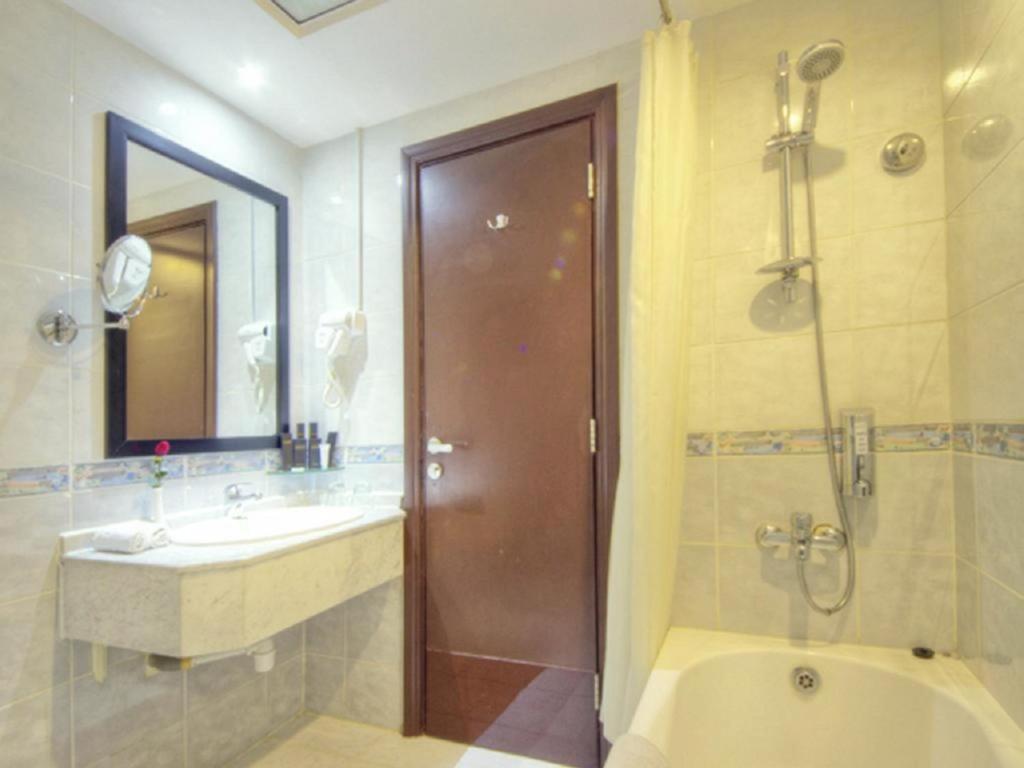 Двухместный (Стандартный двухместный номер с 1 кроватью) отеля Fortune Pearl Hotel, Дубай