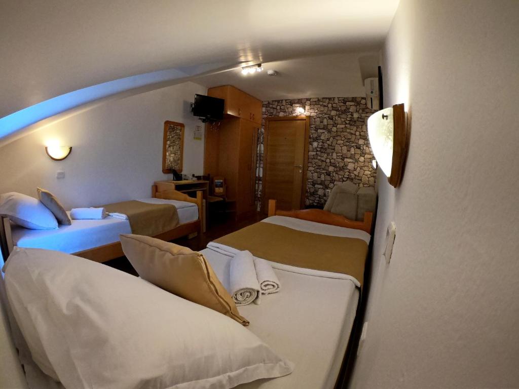 Двухместный (Двухместный номер с 2 отдельными кроватями, балконом и видом на море) отеля Hotel Bokeljski Dvori, Котор