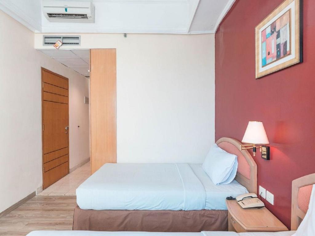 Двухместный (Стандартный двухместный номер с 2 отдельными кроватями) отеля OYO 784 Hotel Bulevar, Джакарта