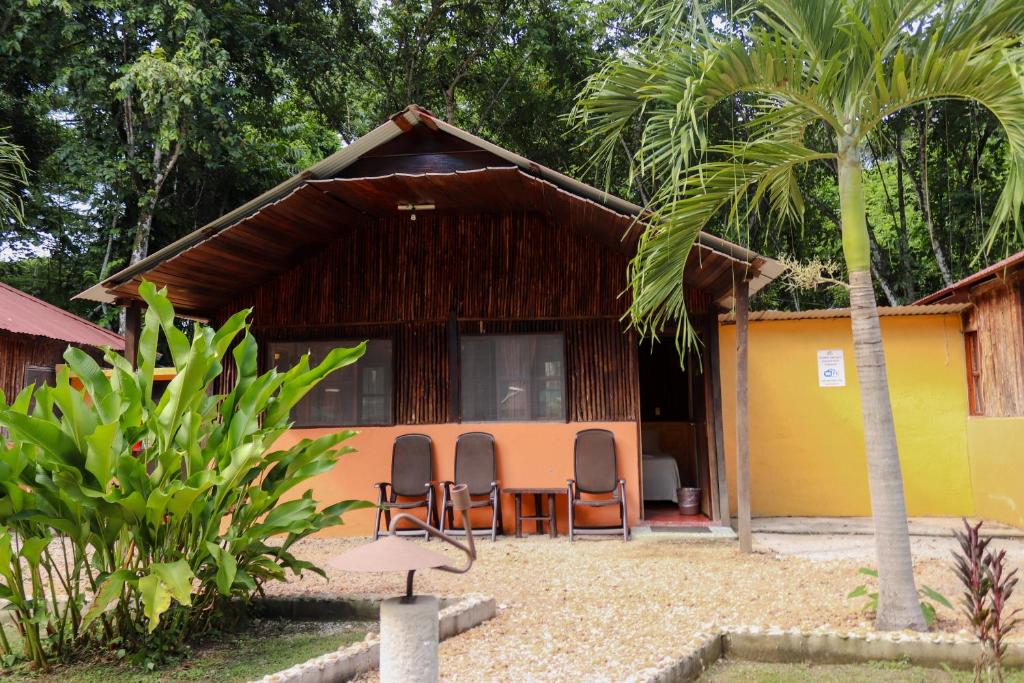 Семейный (Cемейный номер с собственной ванной комнатой) парк-отеля Cabañas Kin Balam Palenque, Паленке