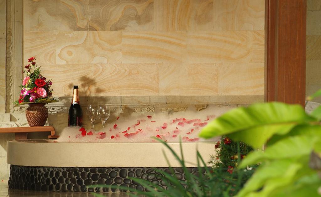 Вилла (Вилла Делюкс с бассейном и бесплатными ежедневными развлекательными мероприятиями) курортного отеля The Royal Pita Maha, Убуд