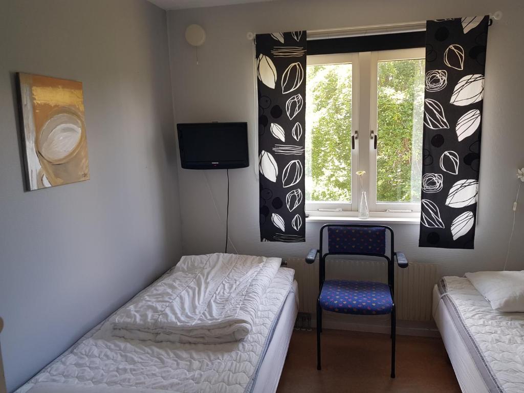 Двухместный (Двухместный номер с 2 отдельными кроватями и общей ванной комнатой) хостела Nyckelbo Vandrarhem, Хельсингборг