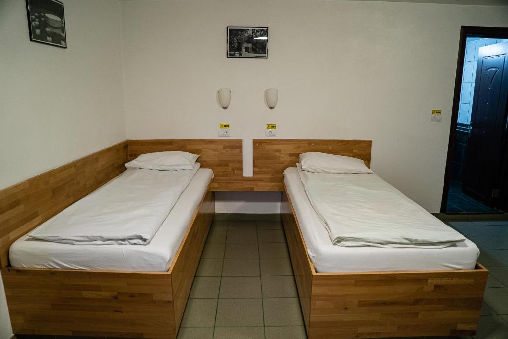 Двухместный (Классический двухместный номер с 2 отдельными кроватями) гостевого дома Pensiunea Jiul, Тыргу-Жиу