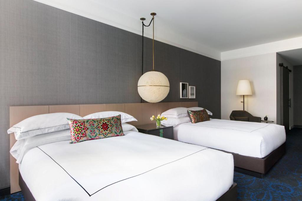 Сьюит (Spa Studio Suite with Two Queen Beds), Kimpton Gray Hotel Chicago, an IHG Hotel