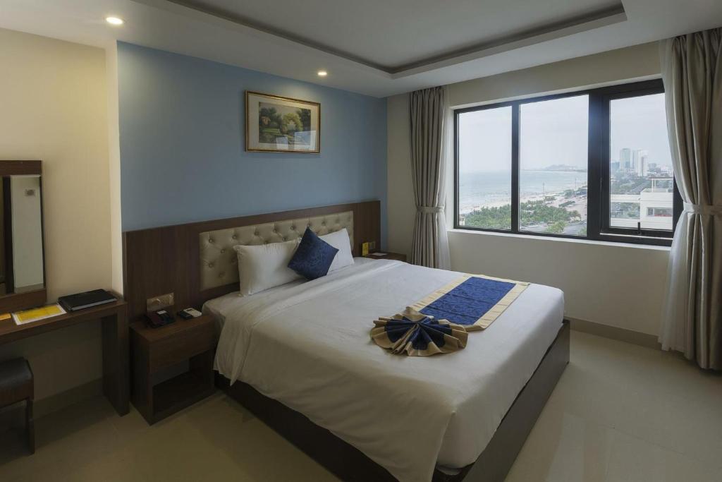 Двухместный (Улучшенный двухместный номер с 1 кроватью) отеля Seven Sea Hotel Da Nang, Дананг