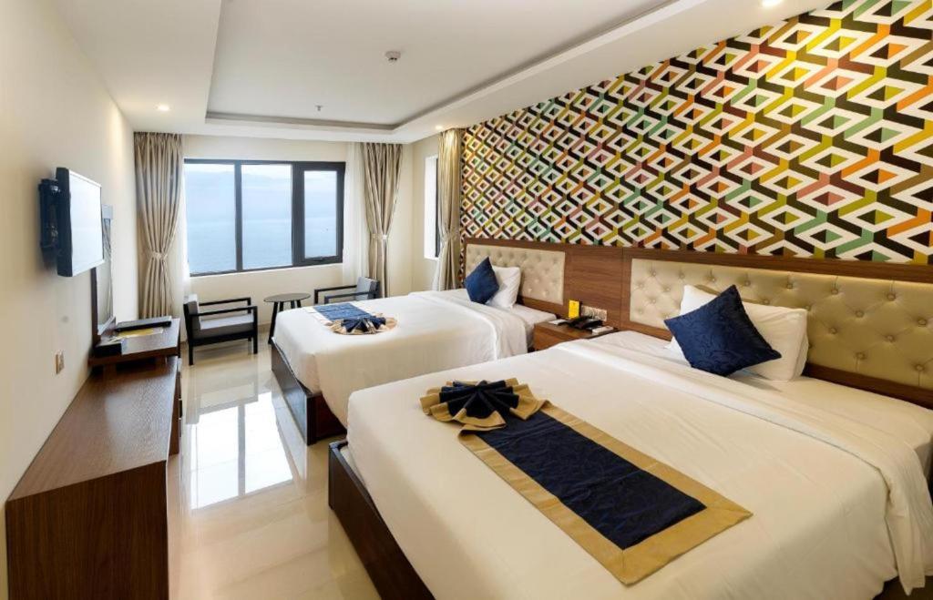 Двухместный (Двухместный номер Делюкс с 2 отдельными кроватями) отеля Seven Sea Hotel Da Nang, Дананг
