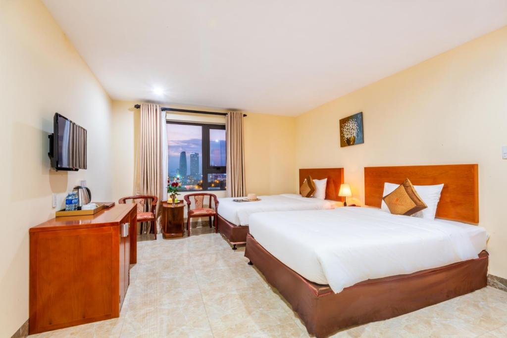 Двухместный (Улучшенный двухместный номер с 2 отдельными кроватями) отеля An Thuyen Hotel, Дананг
