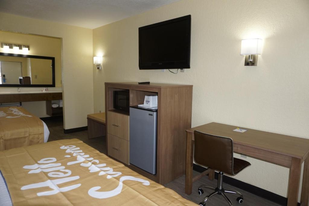 Двухместный (Номер с кроватью размера «king-size» - Подходит для гостей с ограниченными физическими возможностями - Для некурящих) отеля Days Inn by Wyndham Apopka/Orlando, Орландо