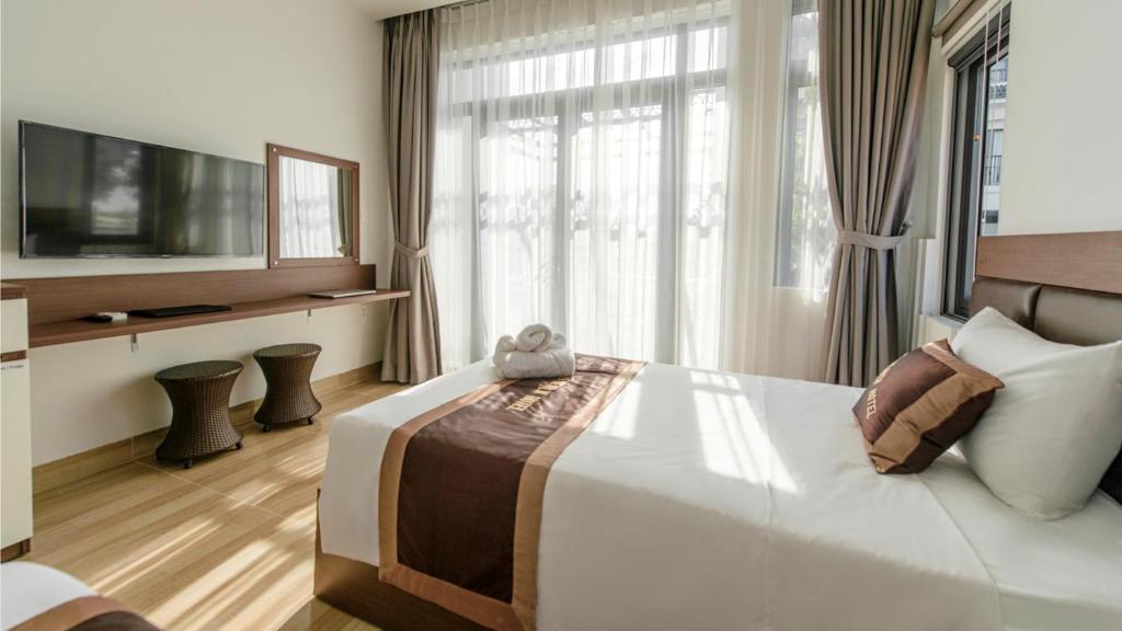 Двухместный (Двухместный номер Делюкс с 1 кроватью и балконом) отеля Heaven Villa Hotel Nha Trang, Камрань