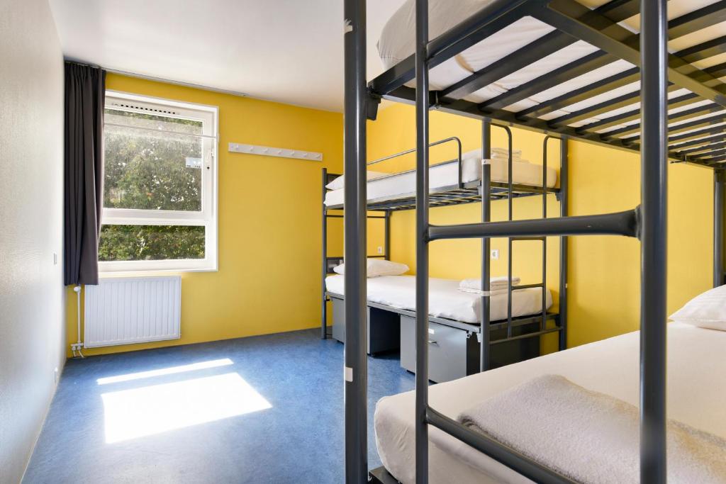 Номер (Кровать в общем номере с 4 кроватями) хостела Hans Brinker Hostel Amsterdam, Амстердам