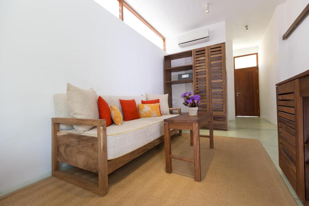 Двухместный (Standard Double Room with Free 24 hours Check-in & Check-out), Sri Sharavi Beach Villas & Spa