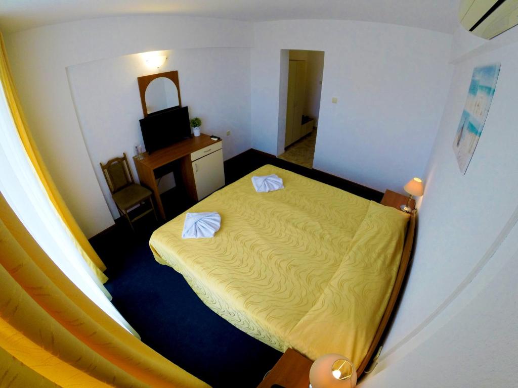 Двухместный (Двухместный номер с 1 кроватью или 2 отдельными кроватями и балконом) отеля Hotel Lotos, Китен