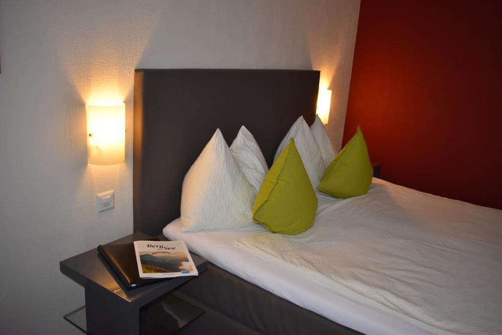 Двухместный (Небольшой двухместный номер с 1 кроватью) отеля Hotel AM Schloss, Тун