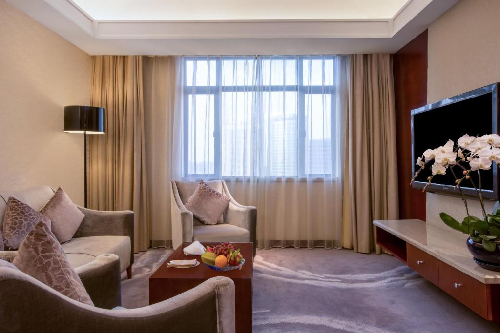 Сьюит (1King 1 Bedroom Suite Club FL Lounge Access), Crowne Plaza Foshan