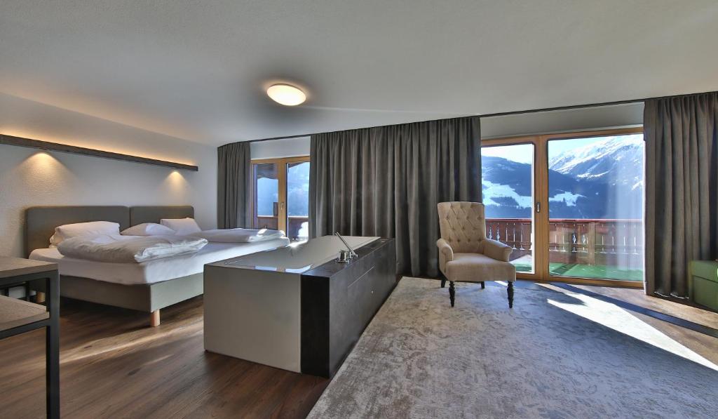 Сьюит (Люкс с видом на горы) отеля Panoramahotel Fliesserhof, Ладис